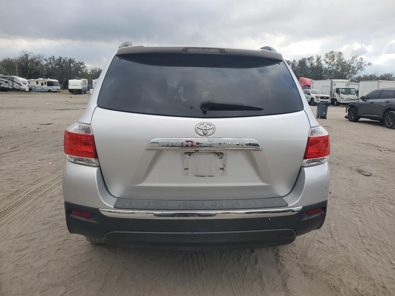 VIN 5TDZK3EH8DS115868 2013 TOYOTA HIGHLANDER no.6