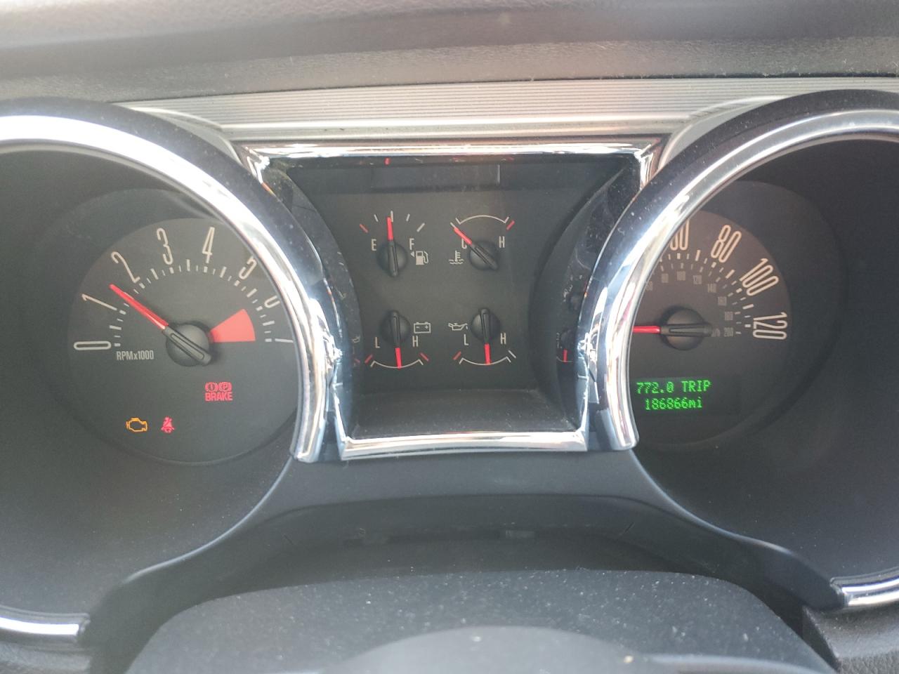 2005 Ford Mustang - Image 9