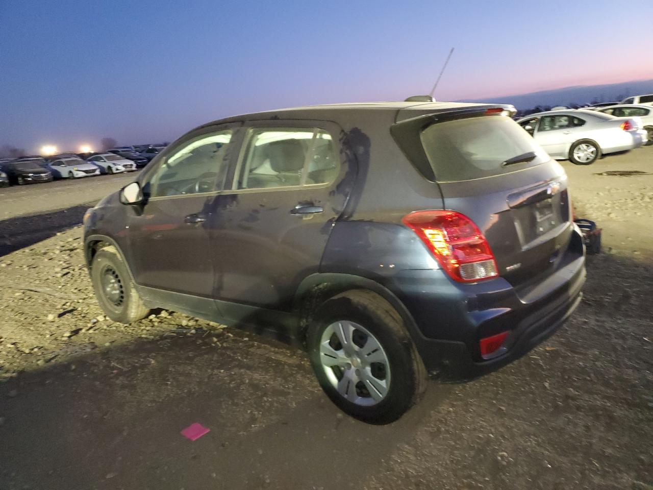 3GNCJKSB5JL175408 2018 CHEVROLET TRAX - Image 2