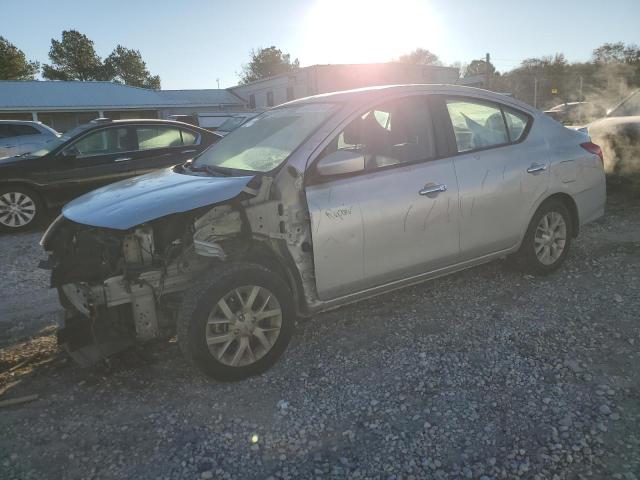  NISSAN VERSA 2017 Srebrny