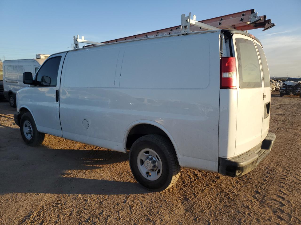 VIN 1GCWGFCF1F1240802 2015 CHEVROLET EXPRESS no.2