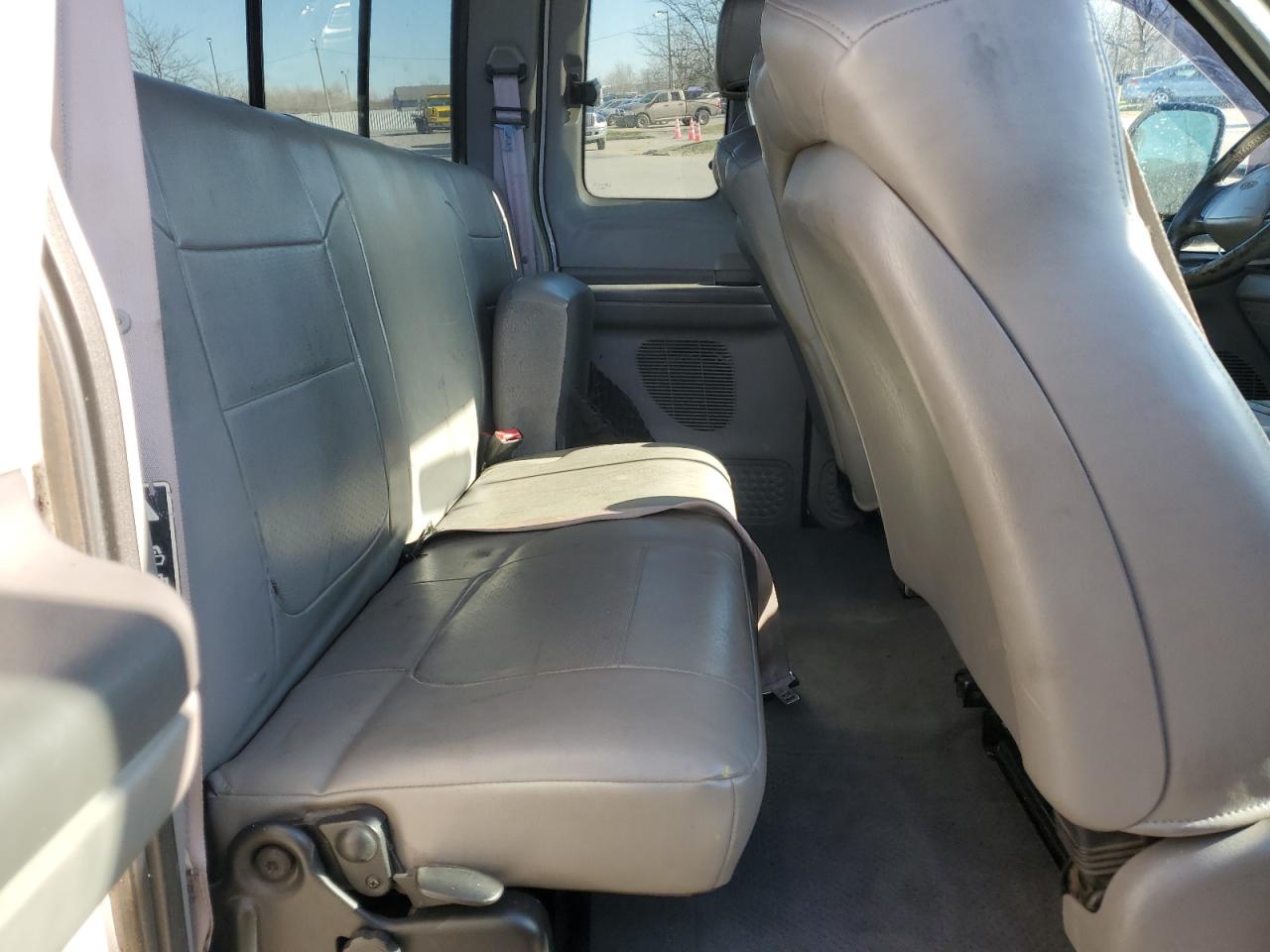 2001 Ford F250 - Image 10