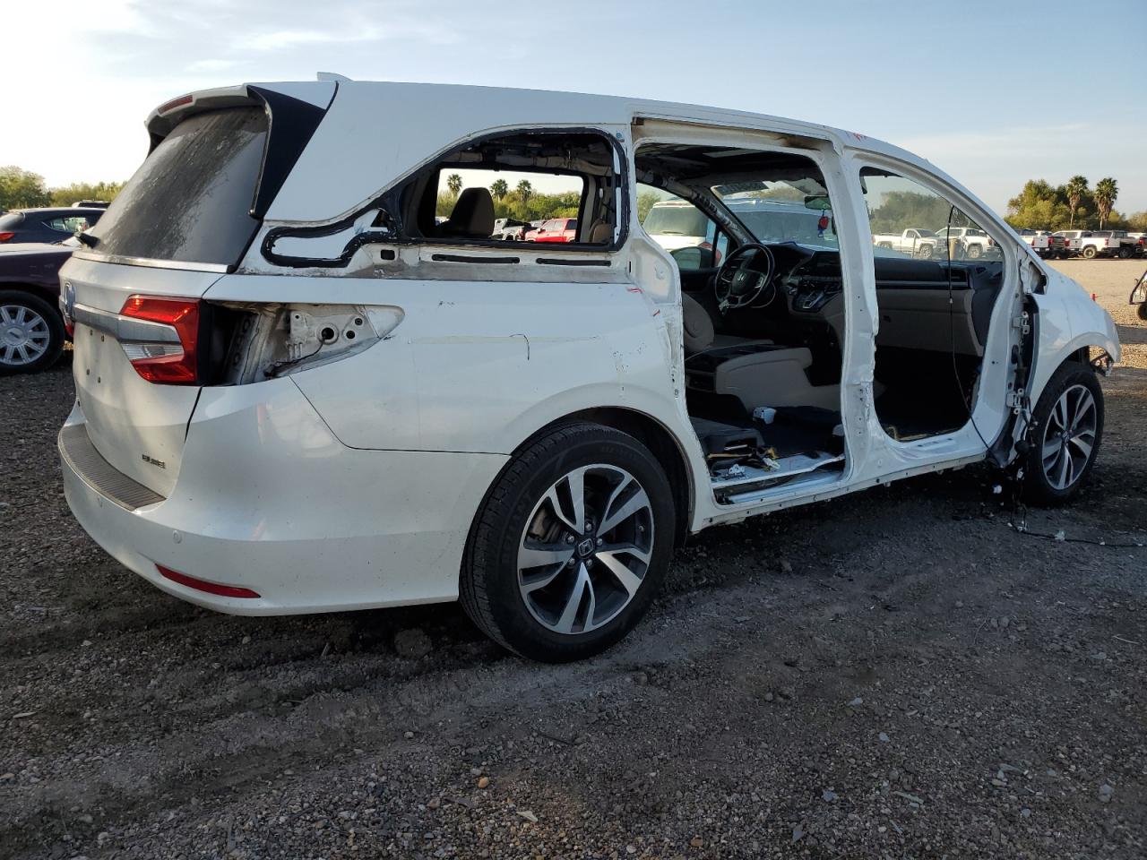 2018 Honda Odyssey - Image 3
