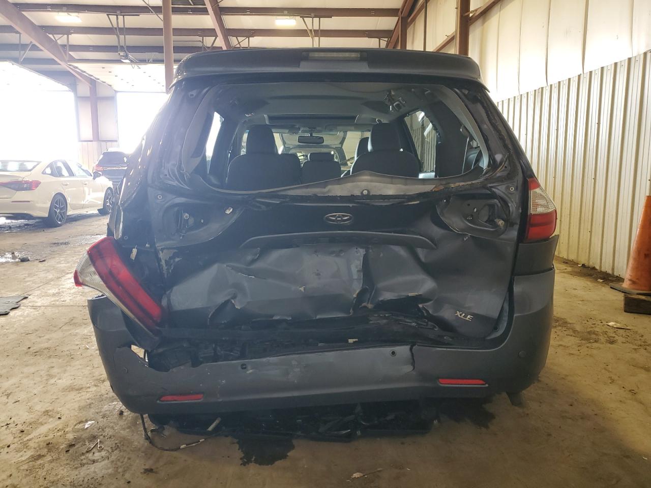 2015 Toyota Sienna - Image 6