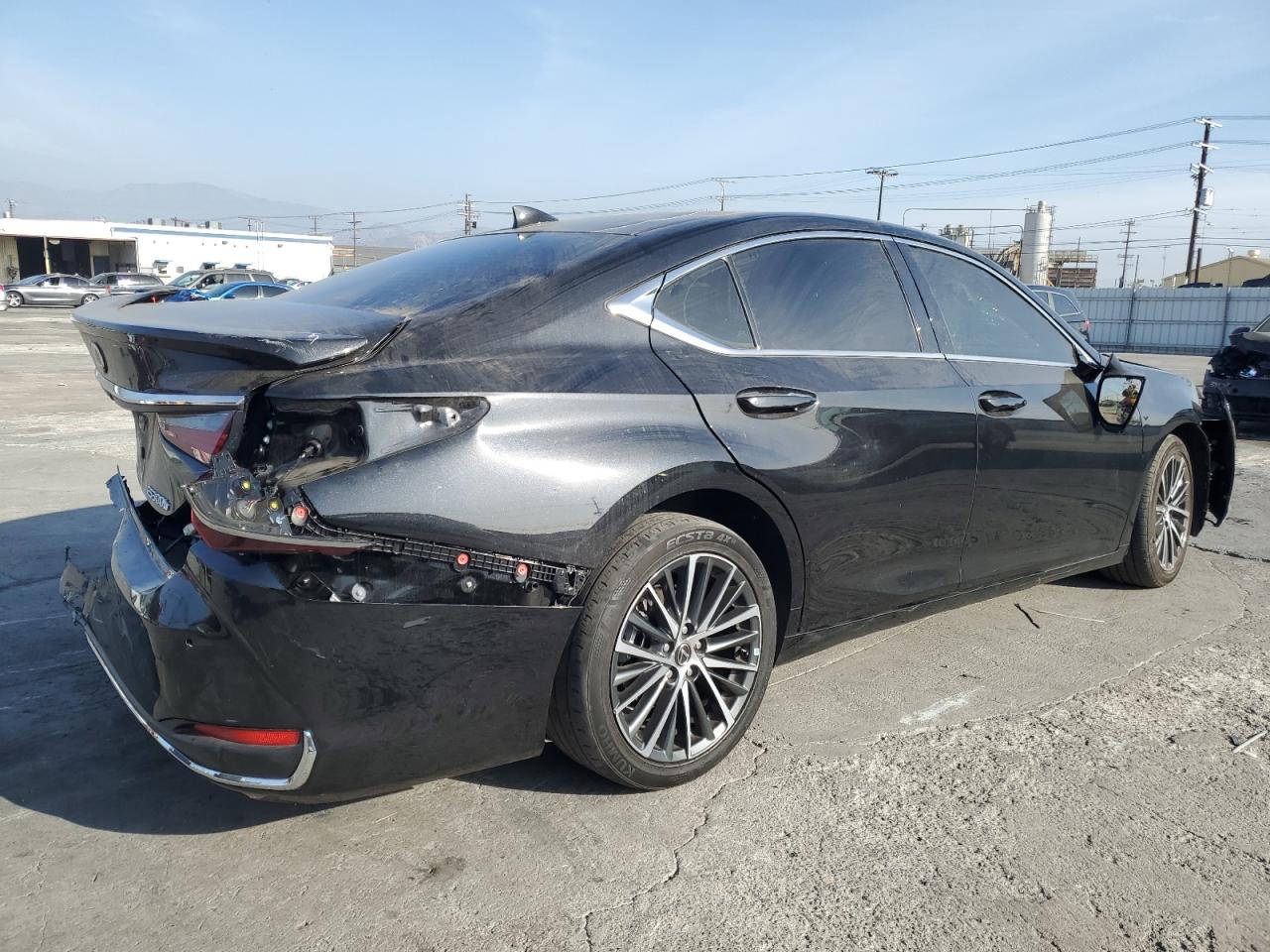 2024 Lexus ES - Image 3