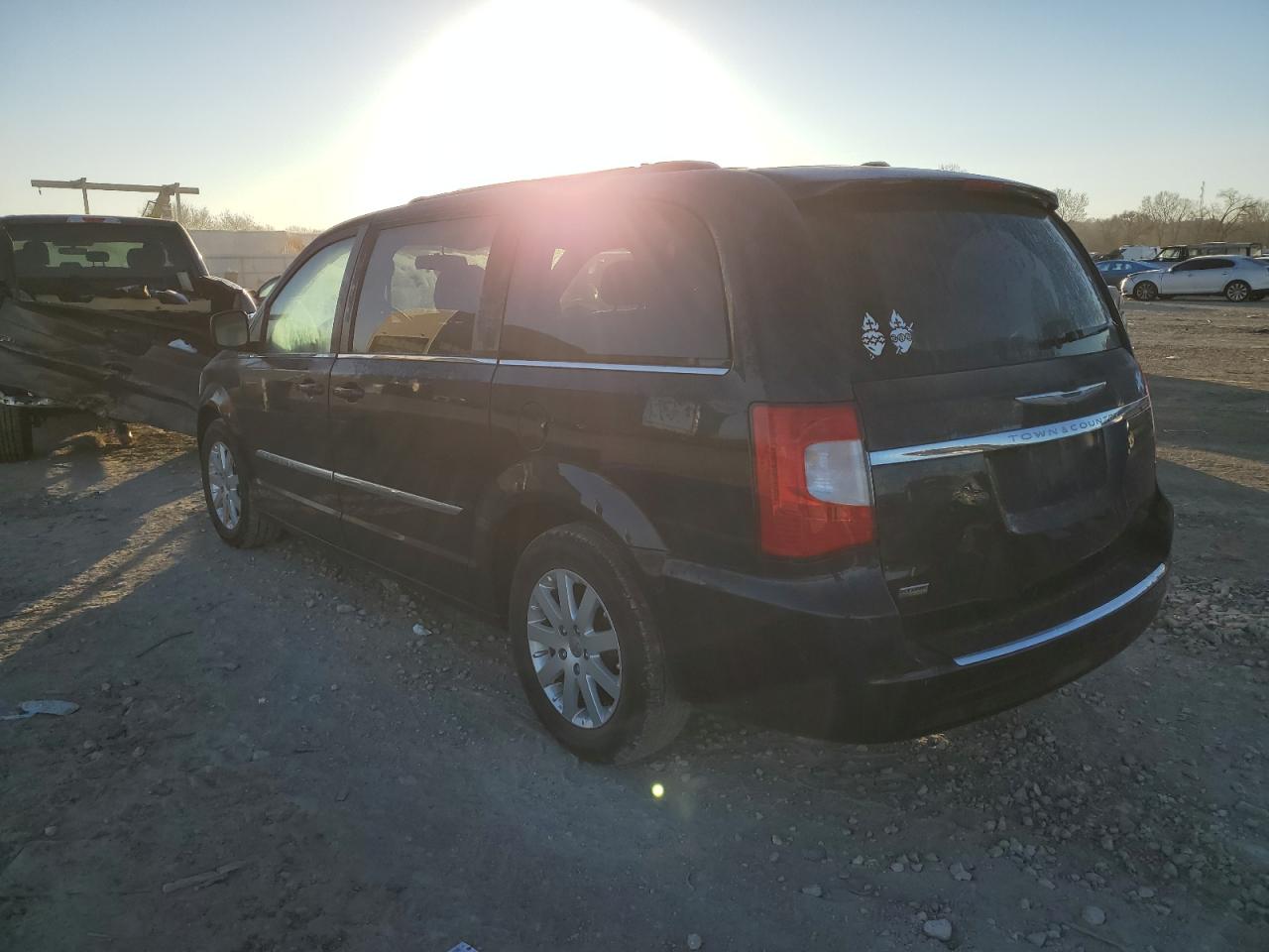 2014 Chrysler Town & Country - Image 2