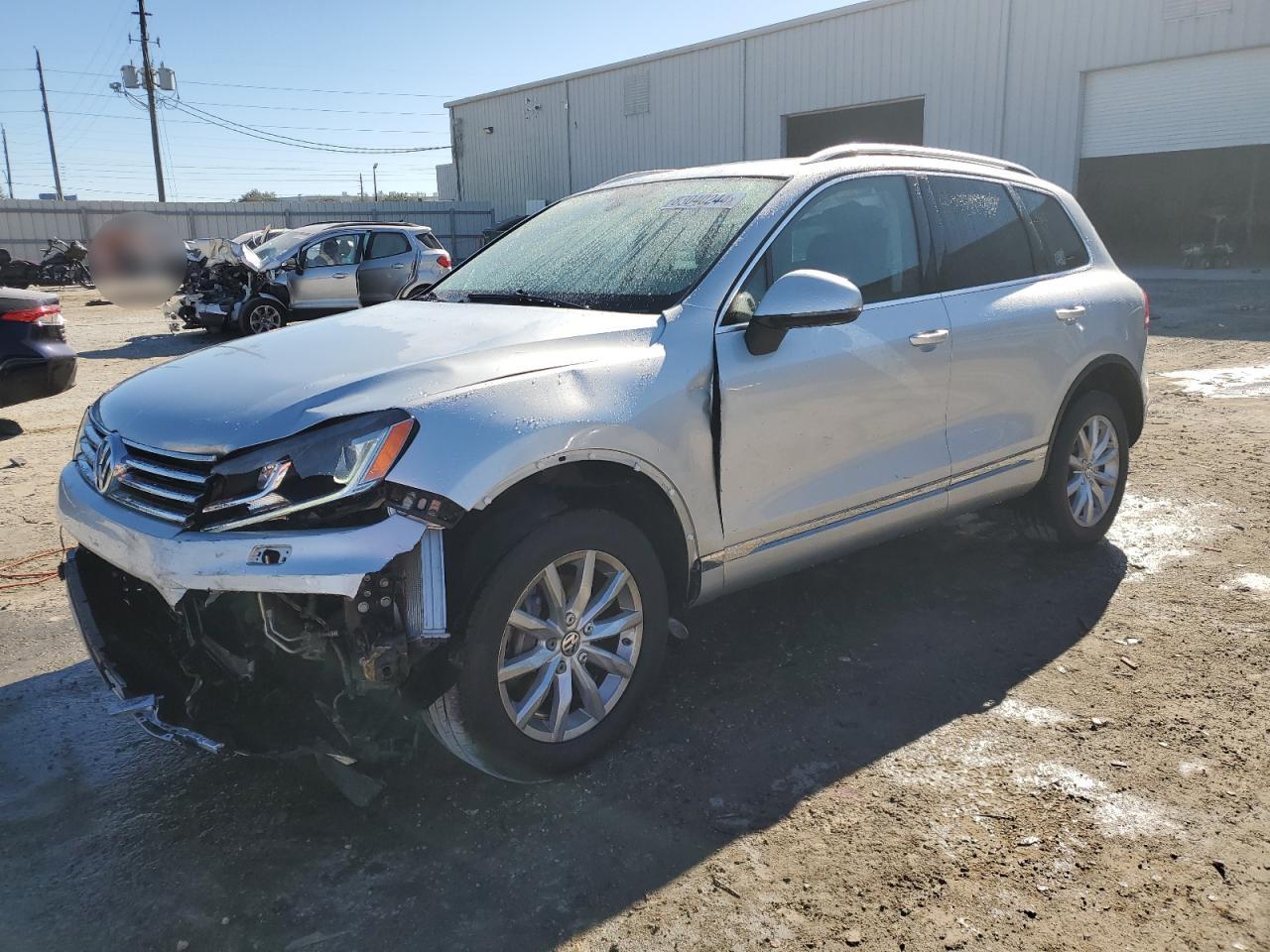 2015 Volkswagen Touareg - Image 1