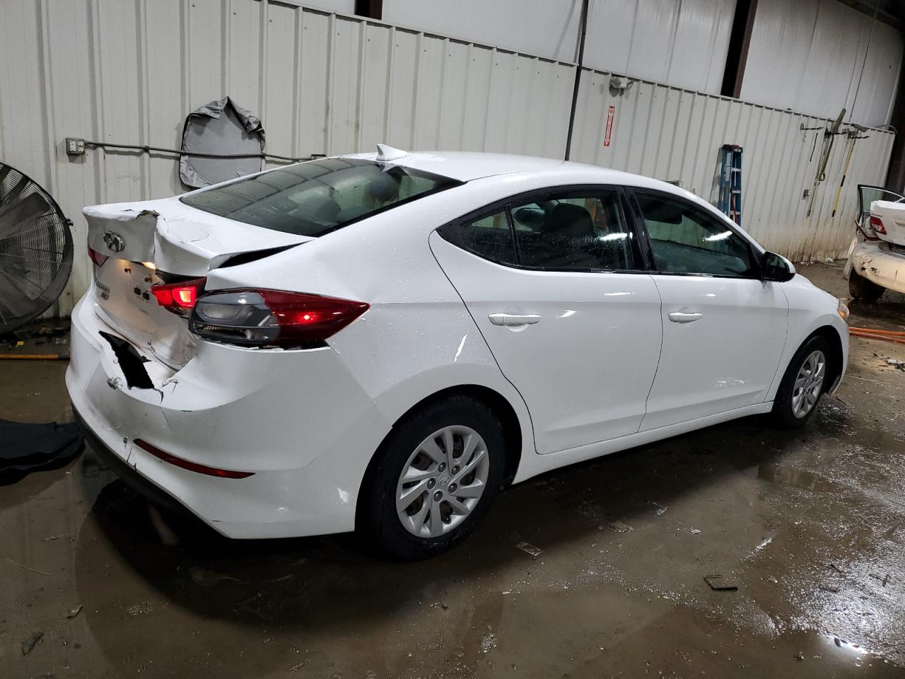 2017 Hyundai Elantra - Image 3
