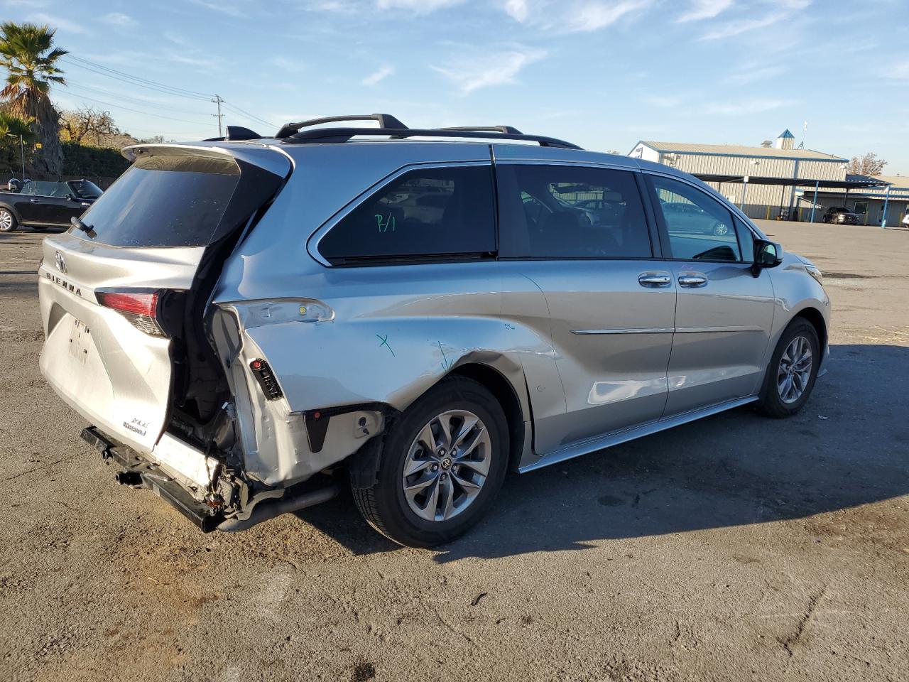 2022 Toyota Sienna - Image 3