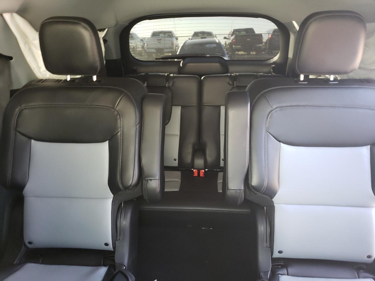 2023 Ford Explorer - Image 10