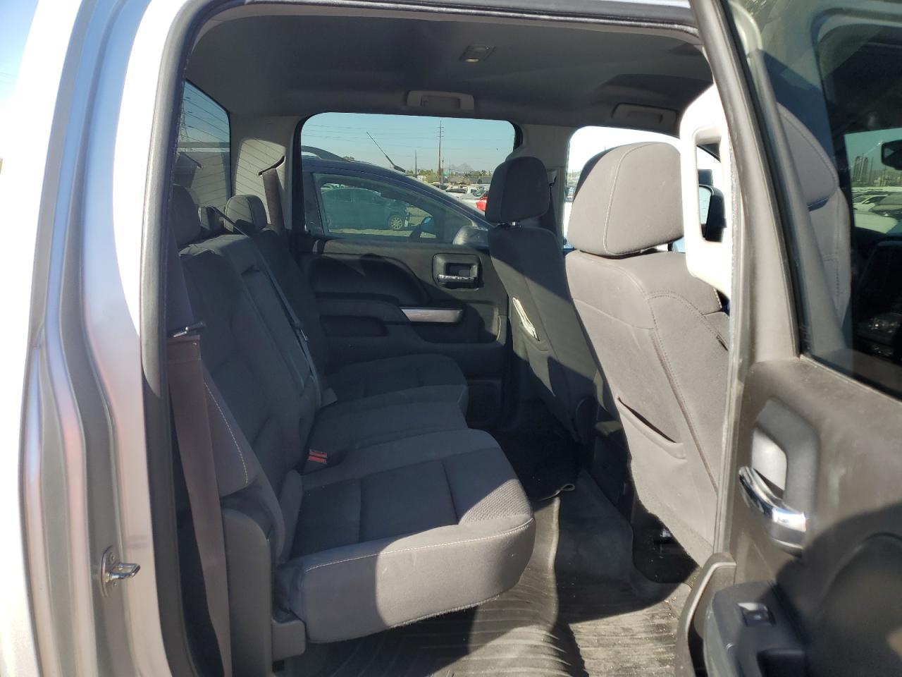 2016 Chevrolet Silverado - Image 10