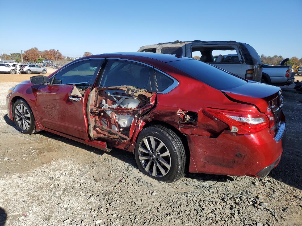 2017 Nissan Altima - Image 2