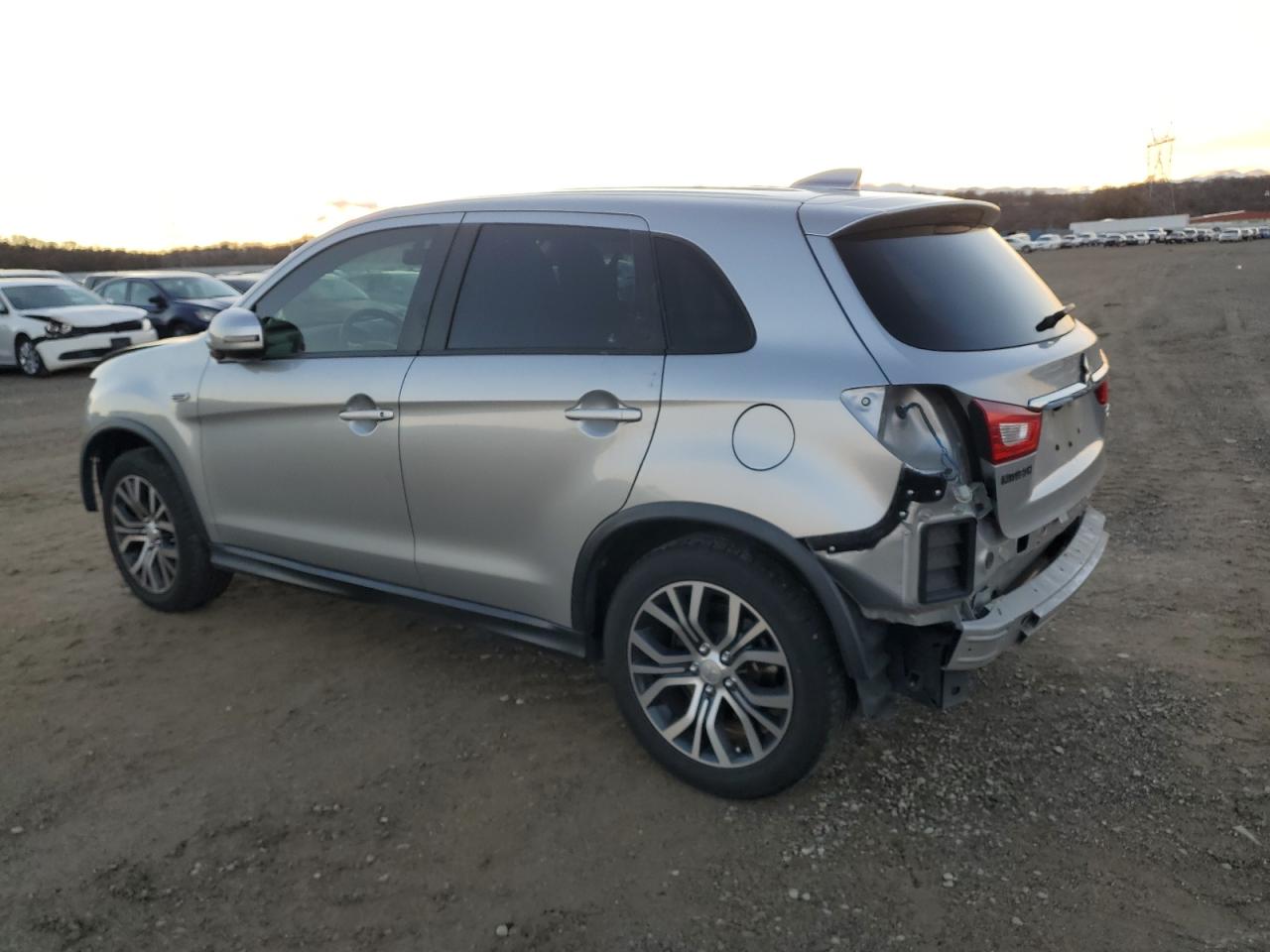 VIN JA4AP3AU4JU020436 2018 MITSUBISHI OUTLANDER no.2