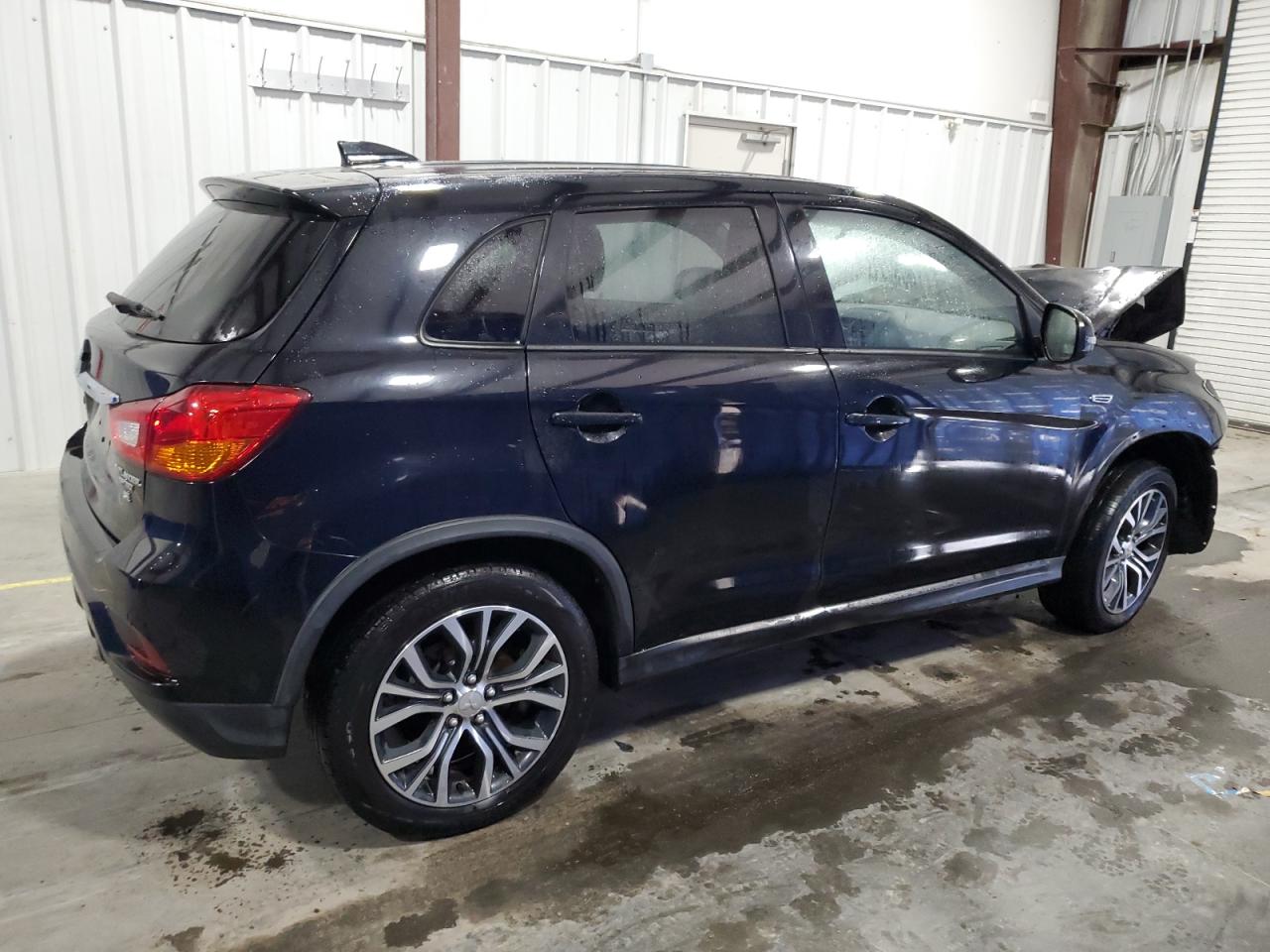 2019 Mitsubishi Outlander - Image 3