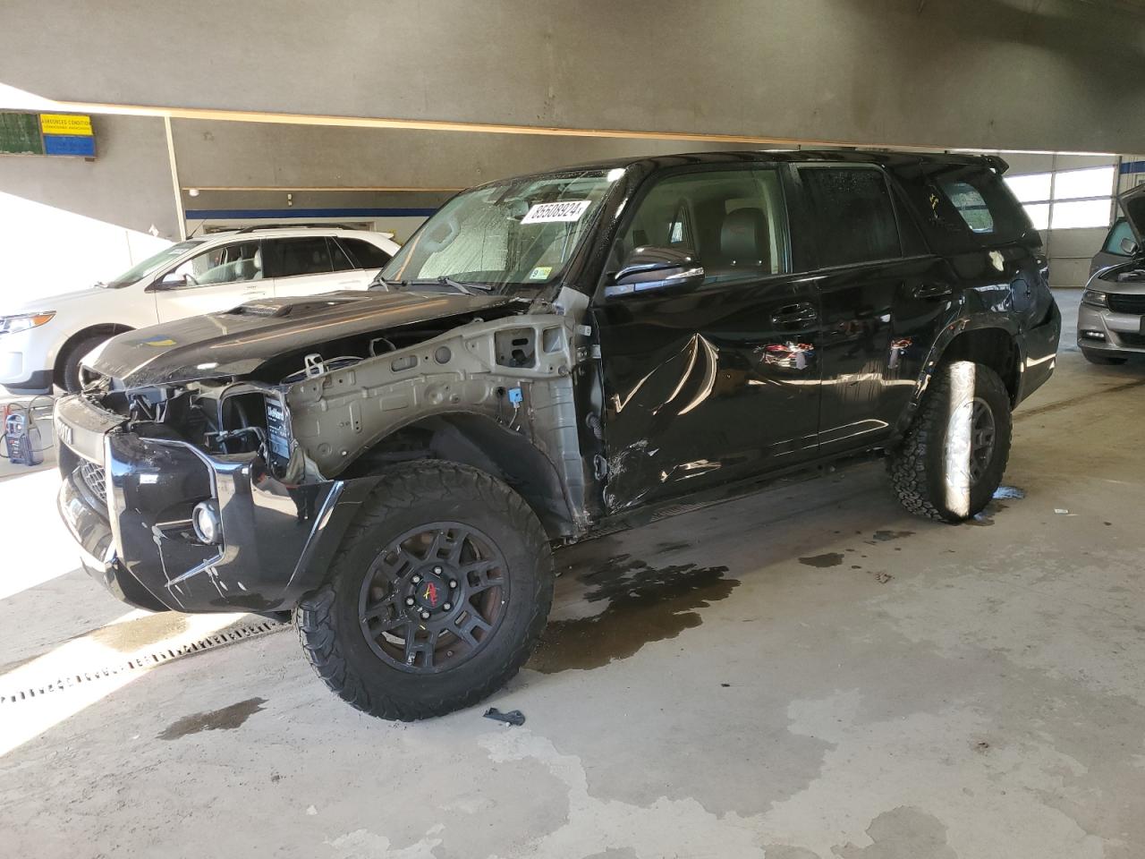 VIN JTEBU5JR1J5528279 2018 TOYOTA 4RUNNER no.1