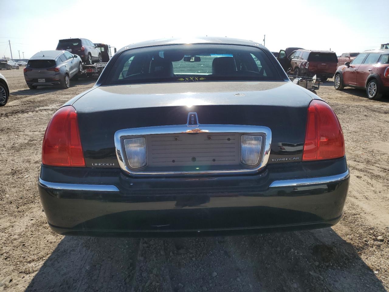 2011 Lincoln Town Car Signature Limited VIN: 2LNBL8CV8BX764197 Lot: 85336504