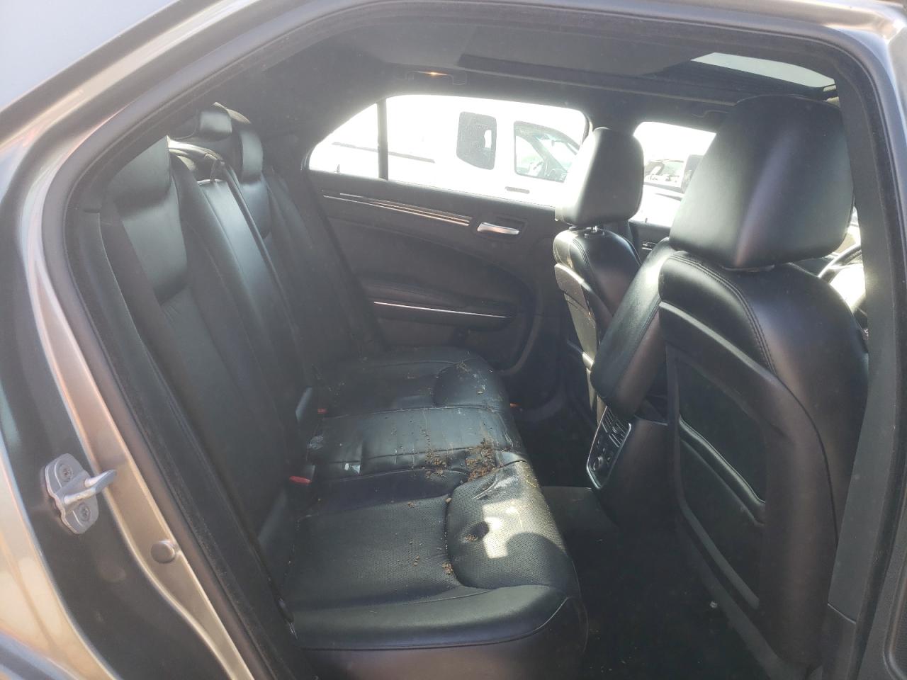 2011 Chrysler 300 - Image 10