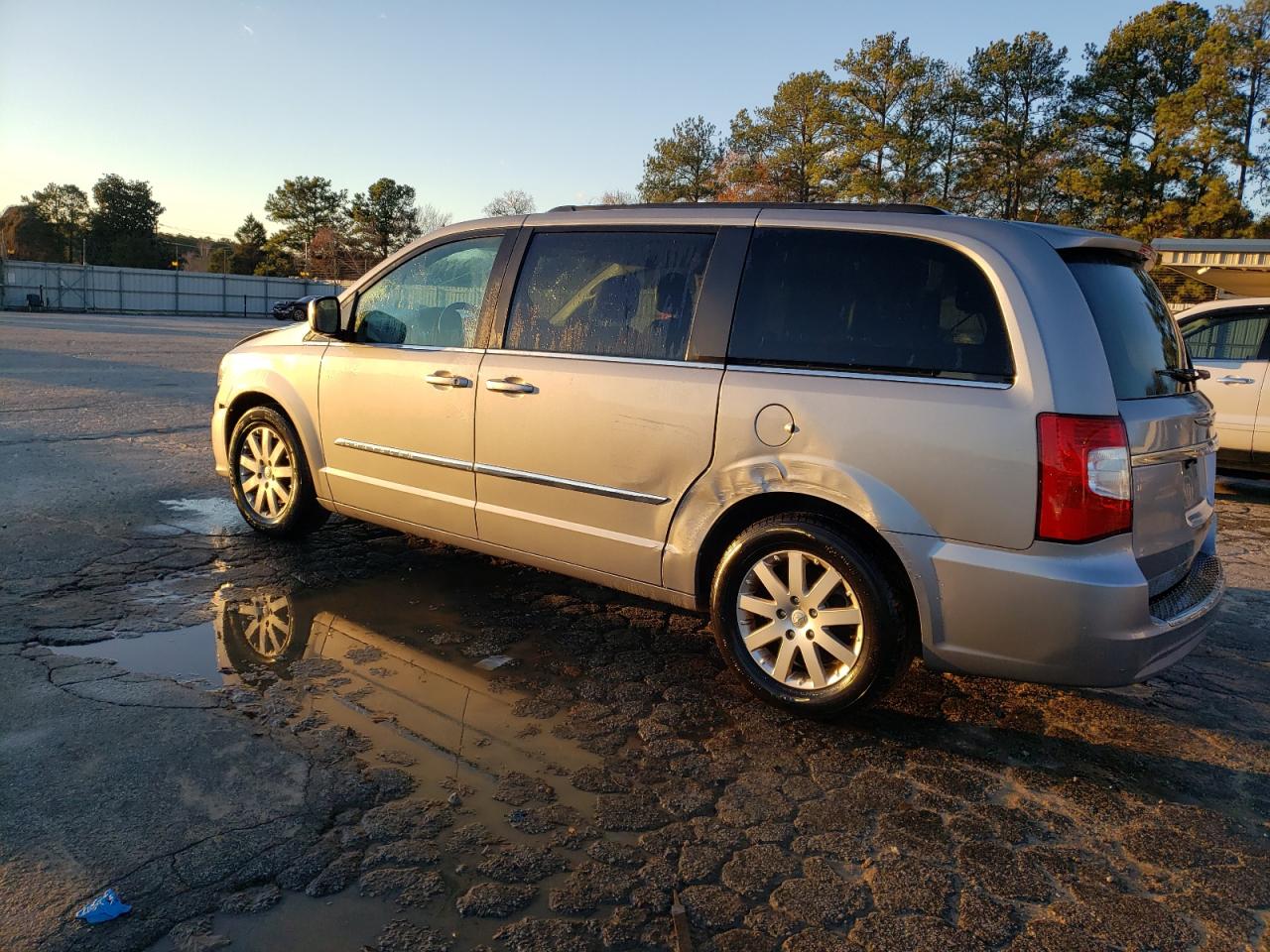 2013 Chrysler Town & Country - Image 2
