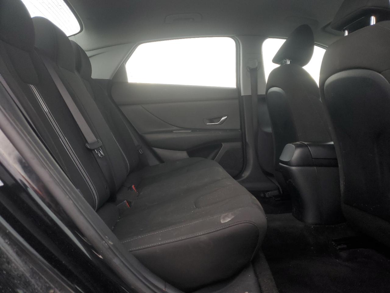 2022 Hyundai Elantra - Image 11