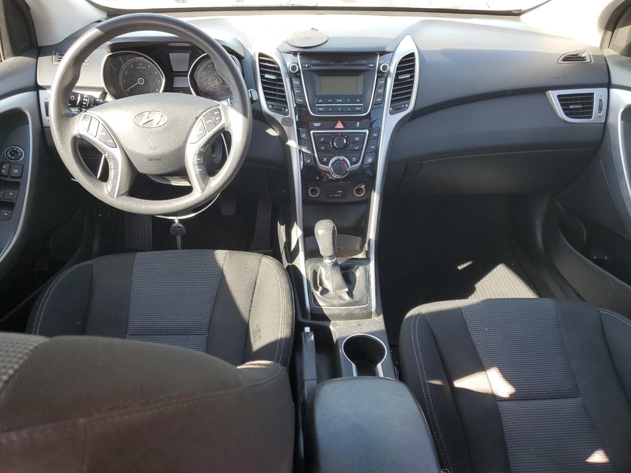2015 Hyundai Elantra - Image 8