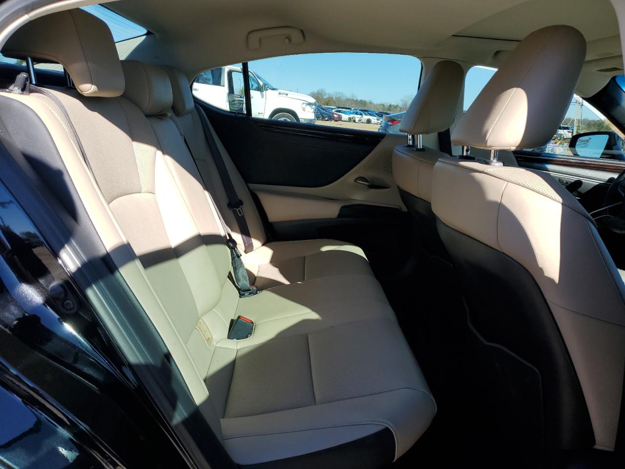 2020 Lexus ES - Image 10