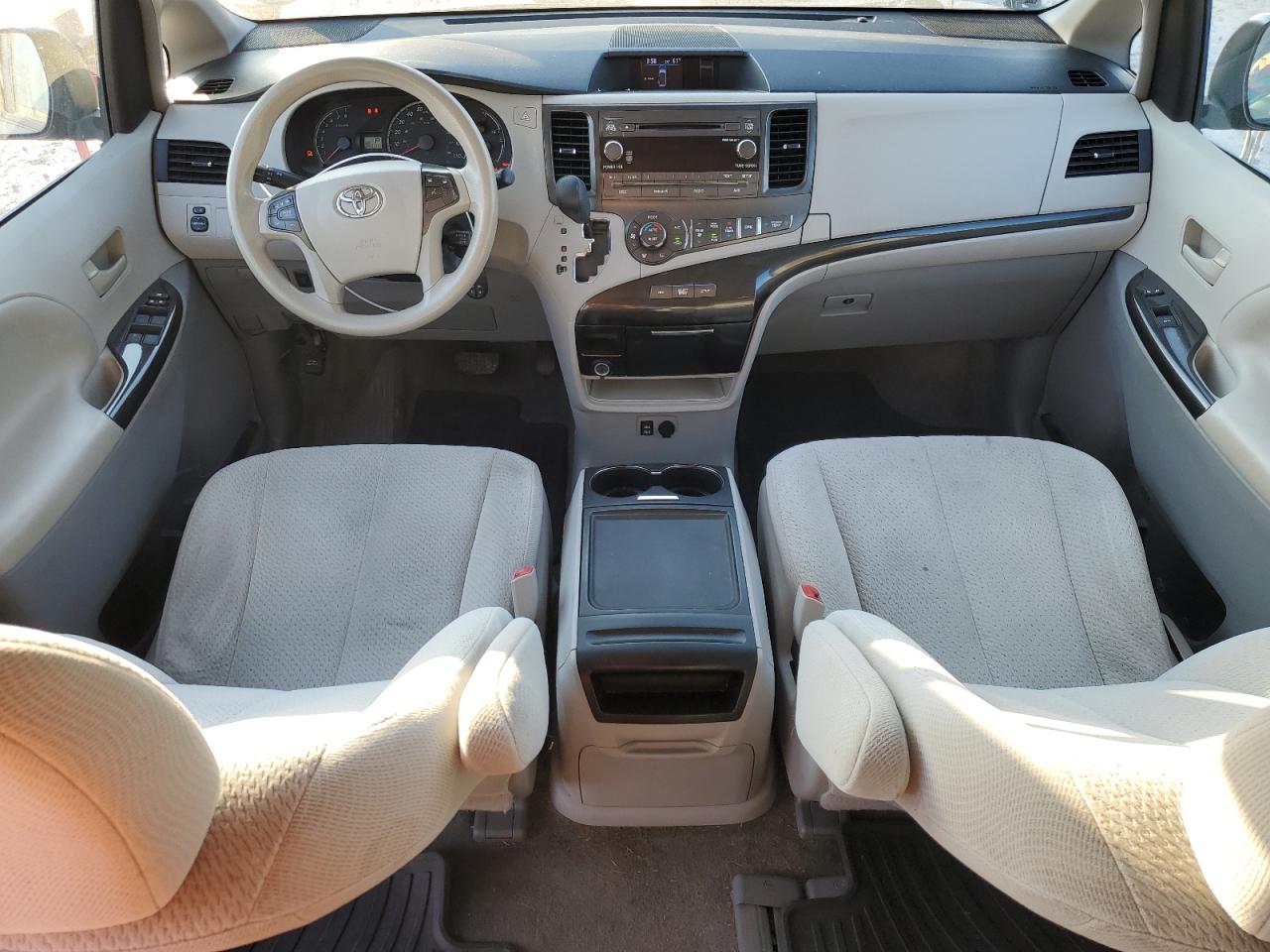 2014 Toyota Sienna - Image 8