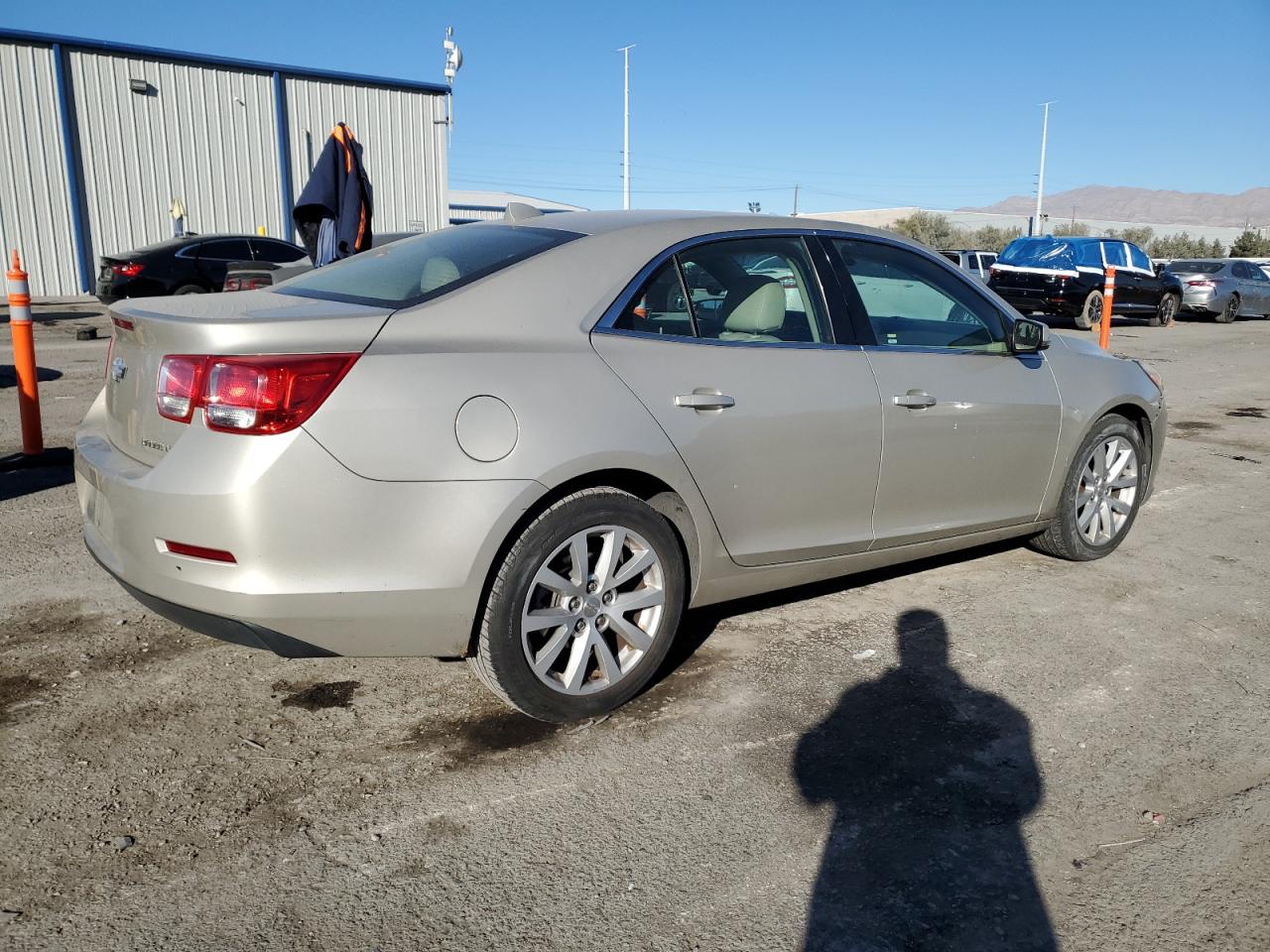 VIN 1G11E5SL2EF160064 2014 CHEVROLET MALIBU no.3