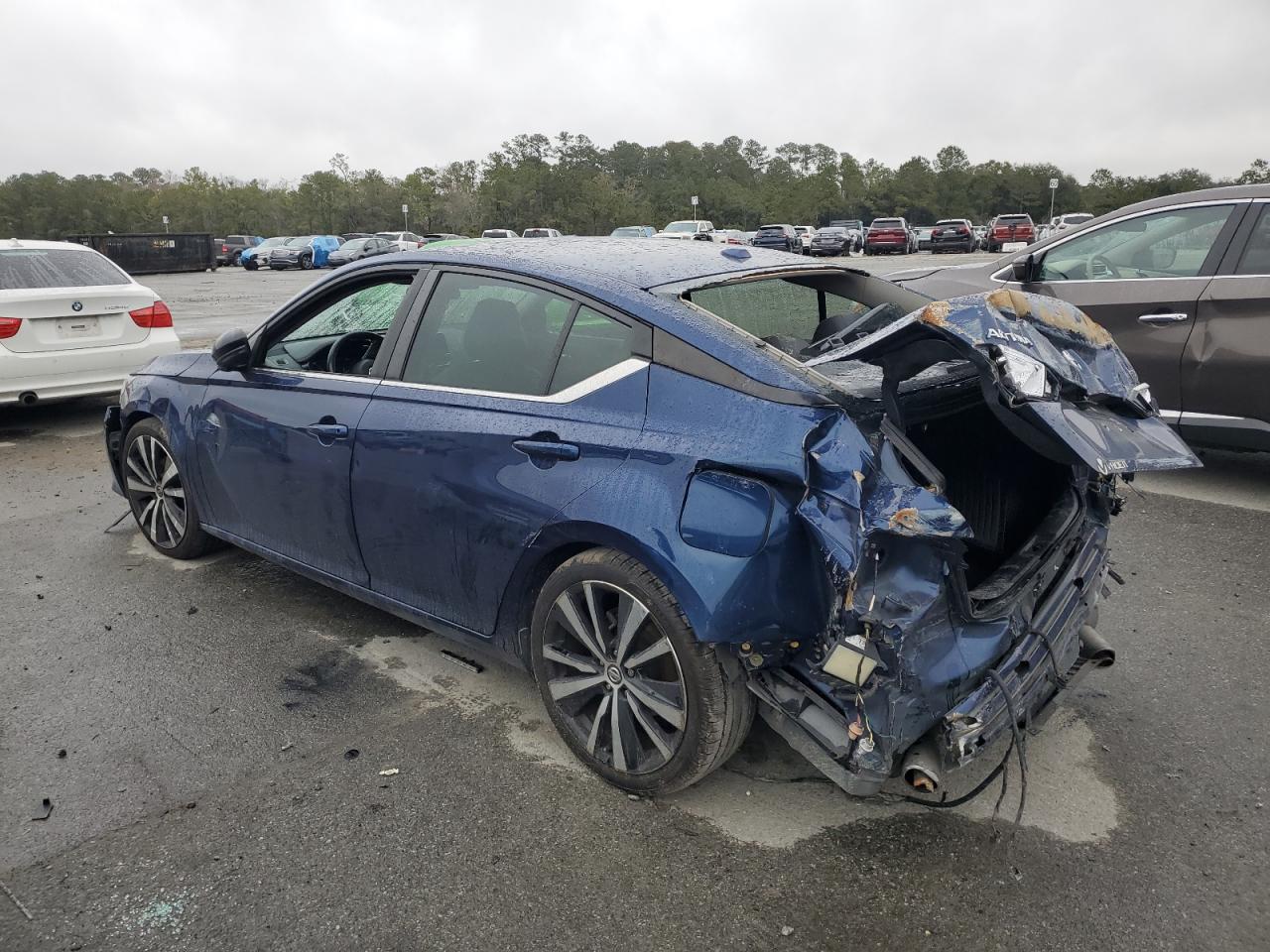 2020 Nissan Altima - Image 2
