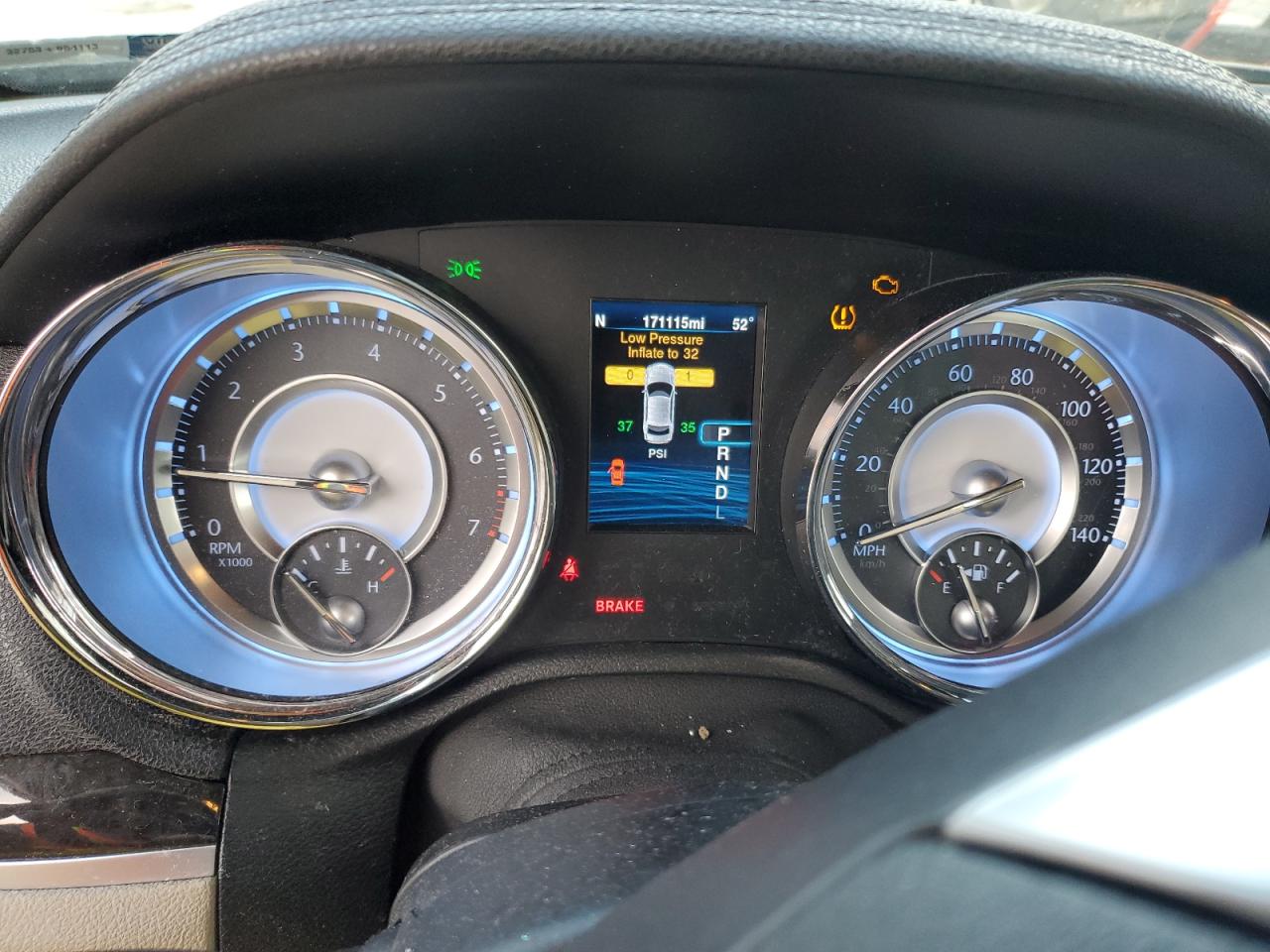 2014 Chrysler 300 - Image 9