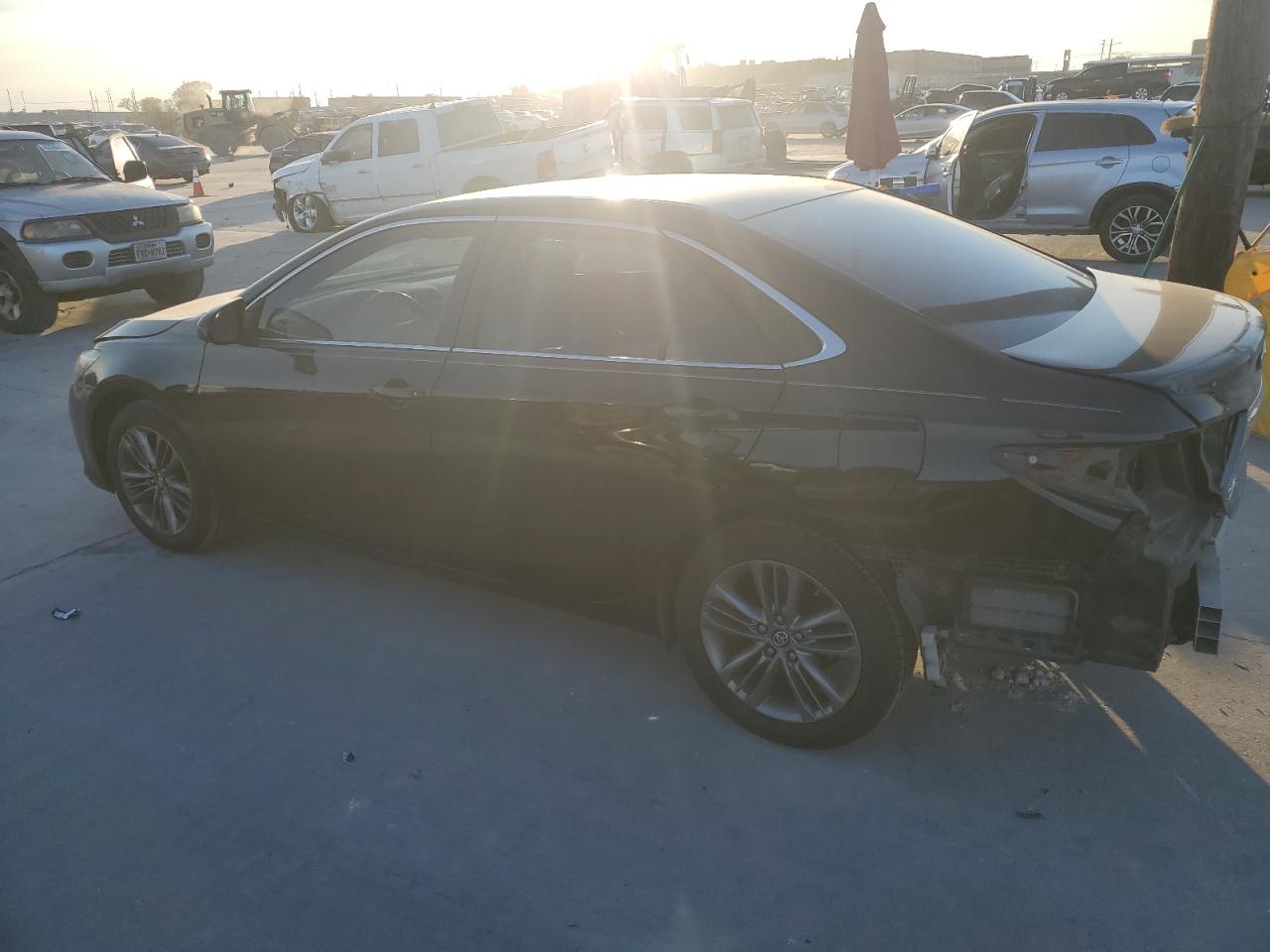 VIN 4T1BF1FK0GU266607 2016 TOYOTA CAMRY no.2