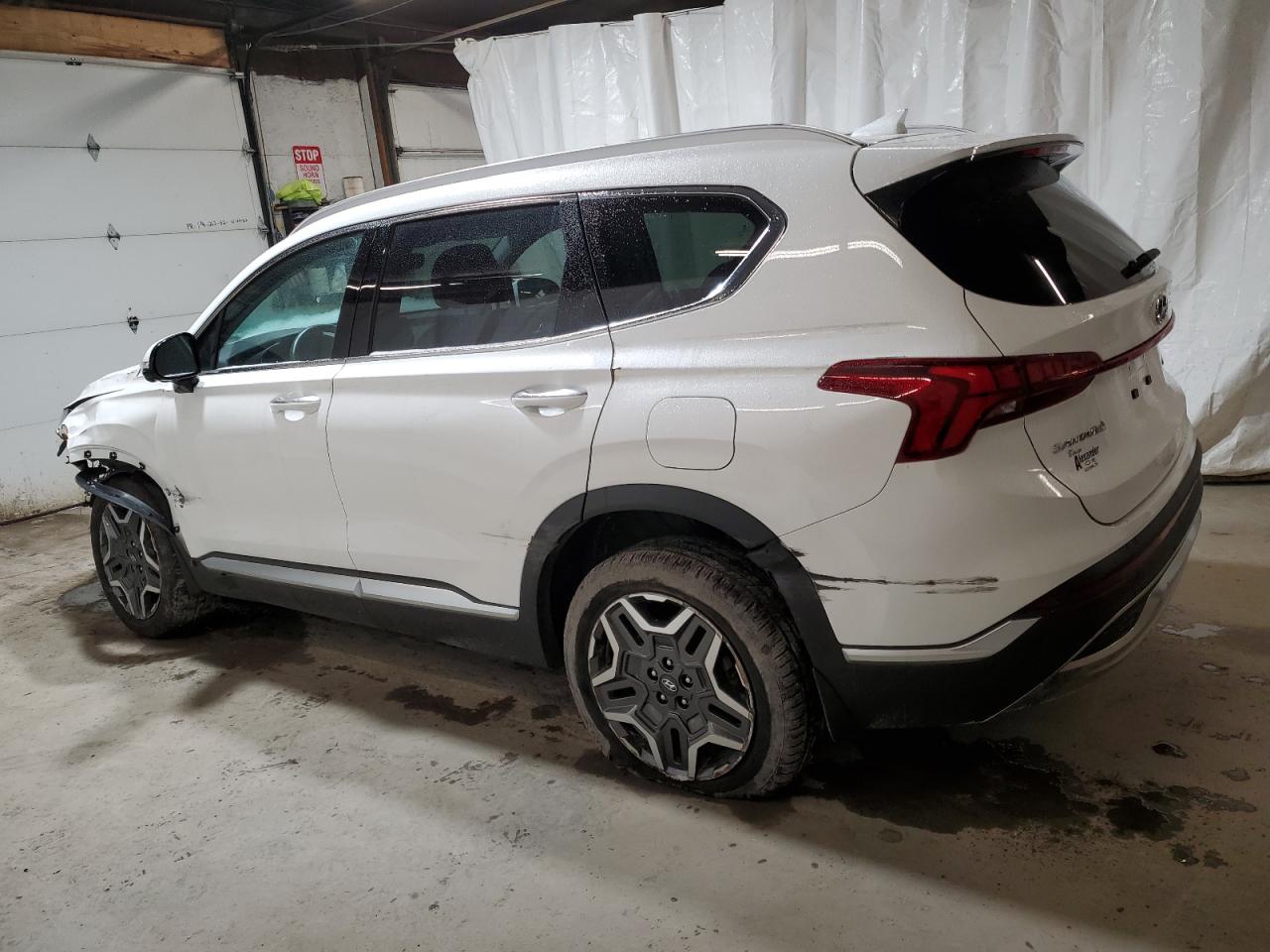 2023 Hyundai Santa Fe - Image 2