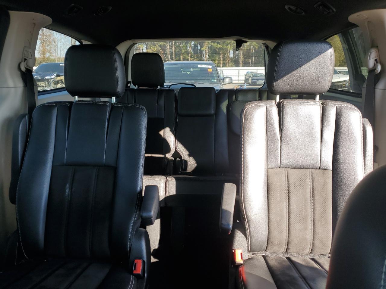 2019 Dodge Caravan - Image 10