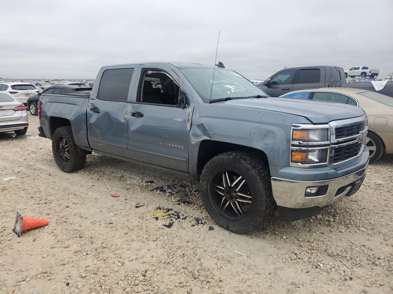 2015 Chevrolet Silverado - Image 4