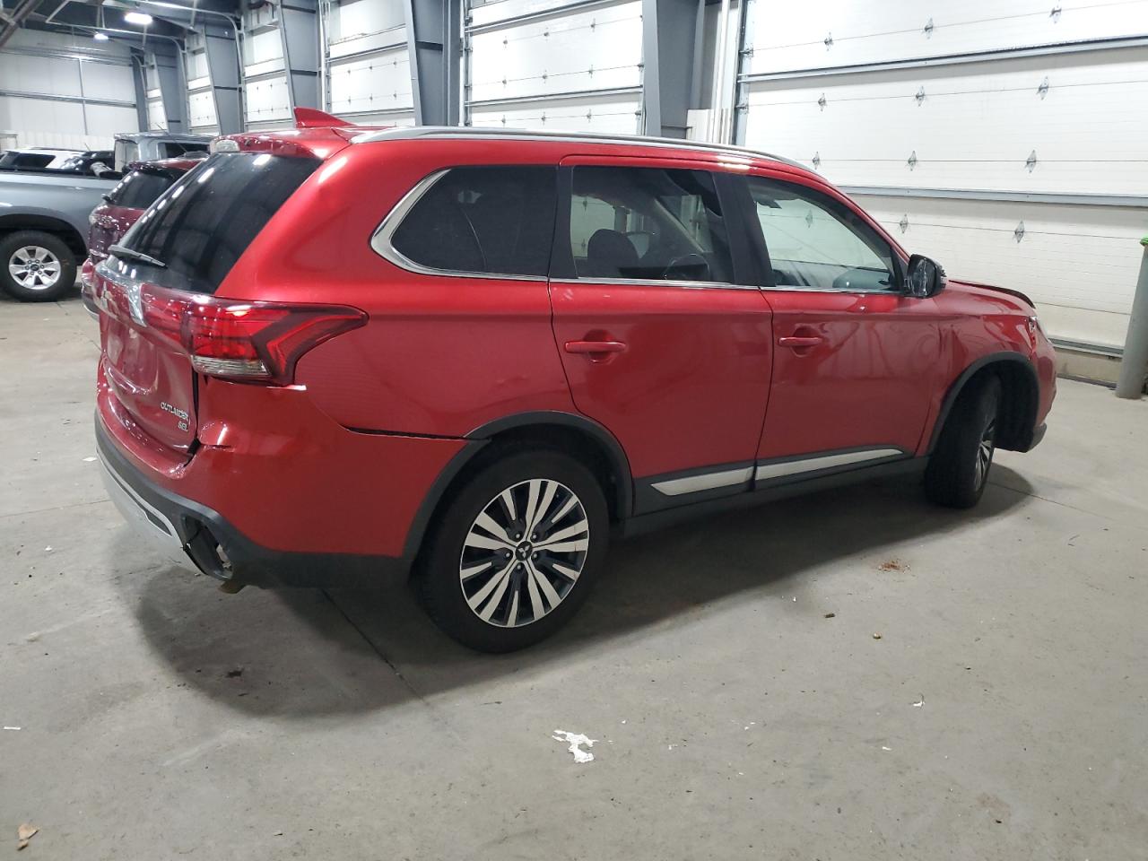 2019 Mitsubishi Outlander - Image 3