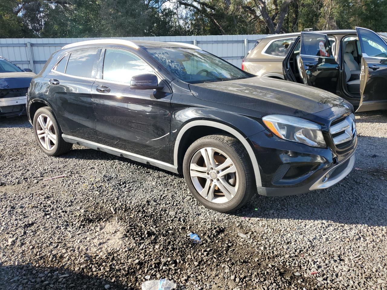 VIN WDCTG4EB9FJ136151 2015 MERCEDES-BENZ GLA-CLASS no.4