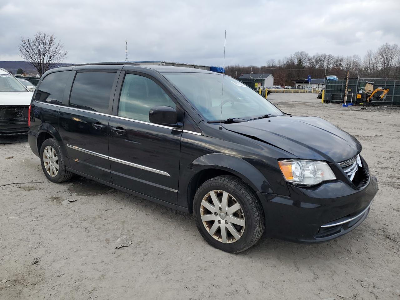 2016 Chrysler Town & Country - Image 4