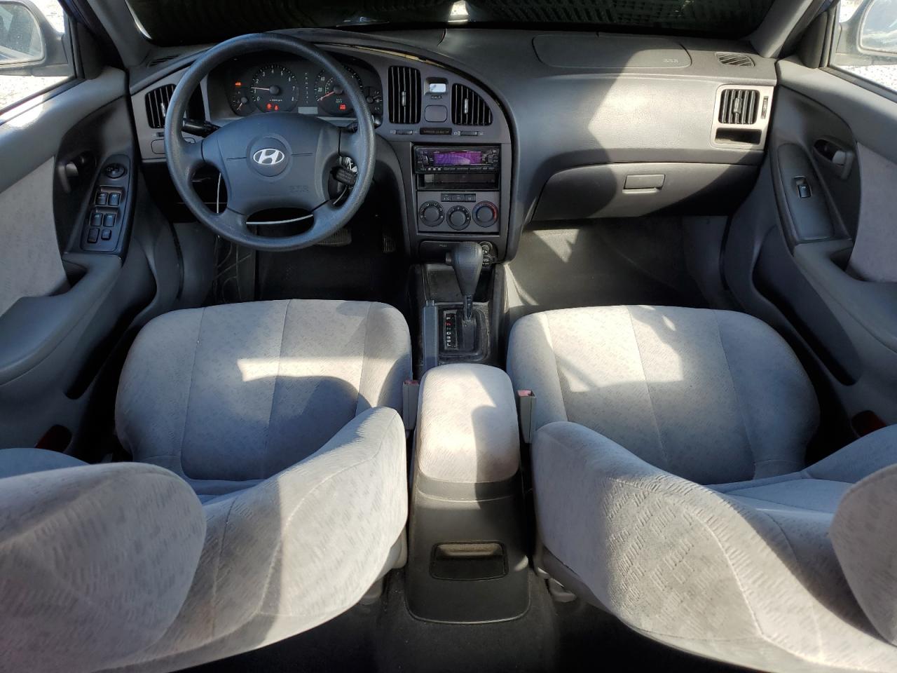 2005 Hyundai Elantra - Image 8