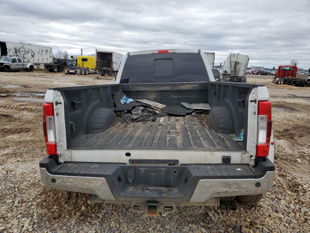 2017 Ford F350 - Image 6
