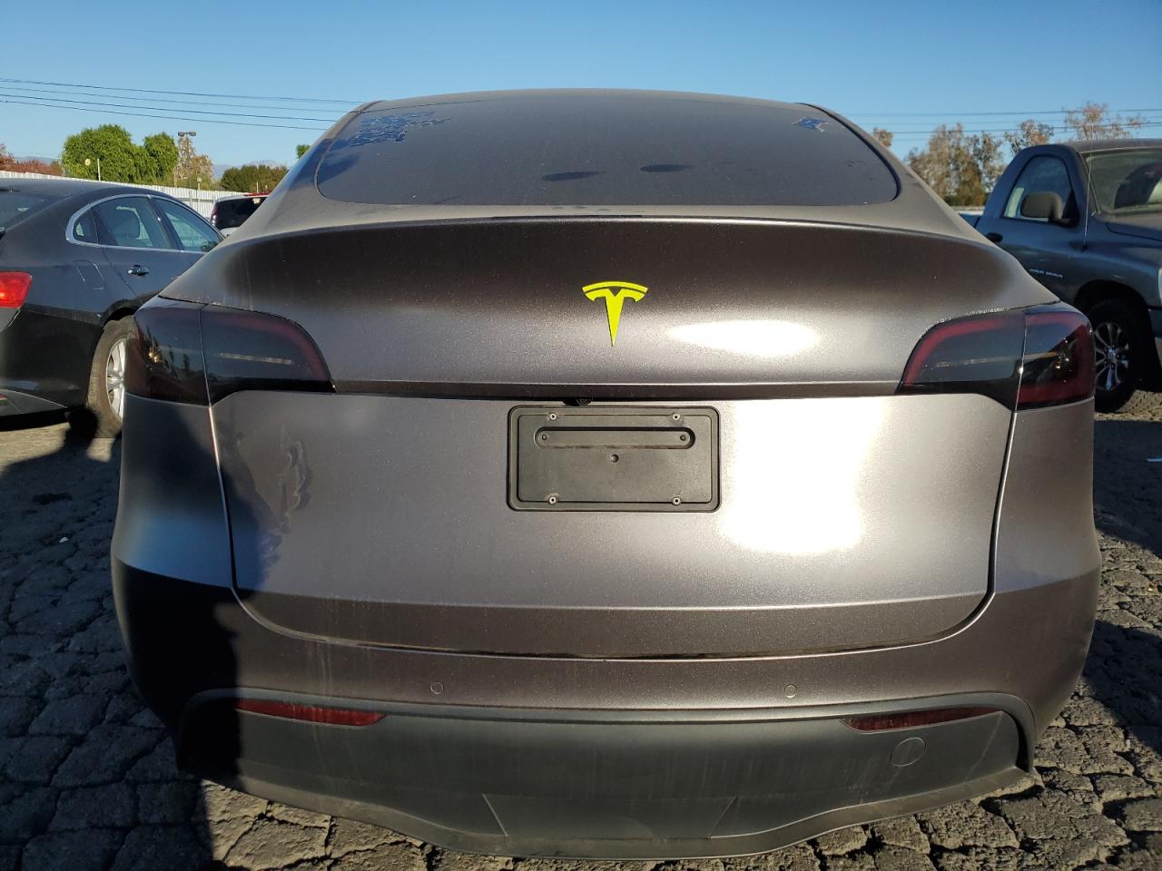 VIN 7SAYGDEE3NF322105 2022 TESLA MODEL Y no.6