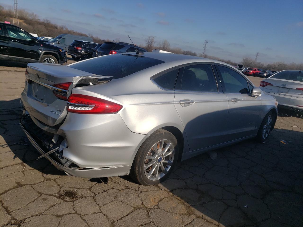 VIN 3FA6P0LU1HR196813 2017 FORD FUSION no.3