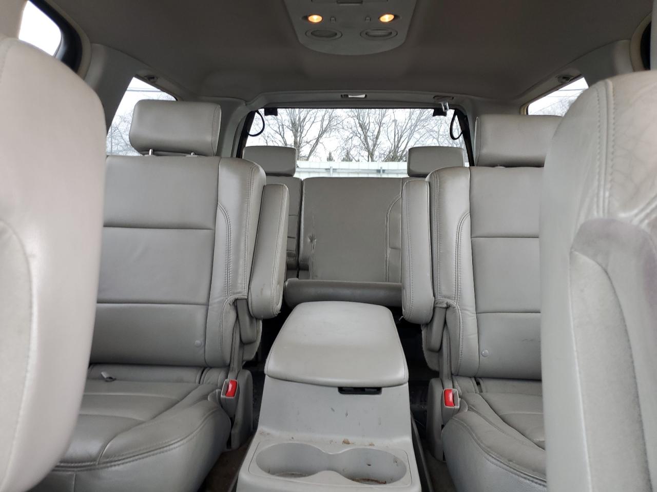 2010 Infiniti QX56 - Image 10