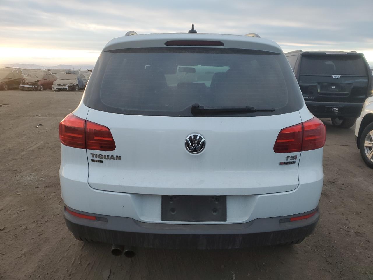 2017 Volkswagen Tiguan - Image 6