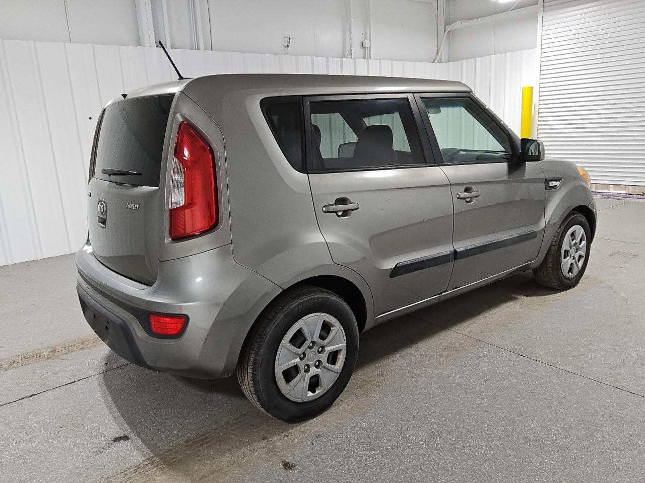 VIN KNDJT2A51D7585640 2013 KIA SOUL no.3