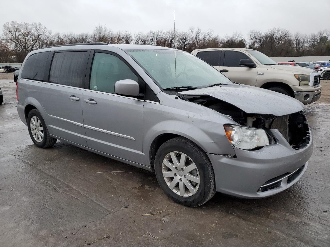 2015 Chrysler Town & Country - Image 4