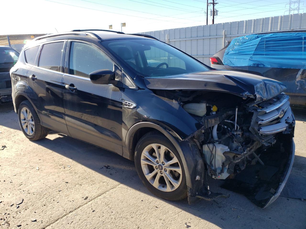 VIN 1FMCU9GD6HUA37133 2017 FORD ESCAPE no.4