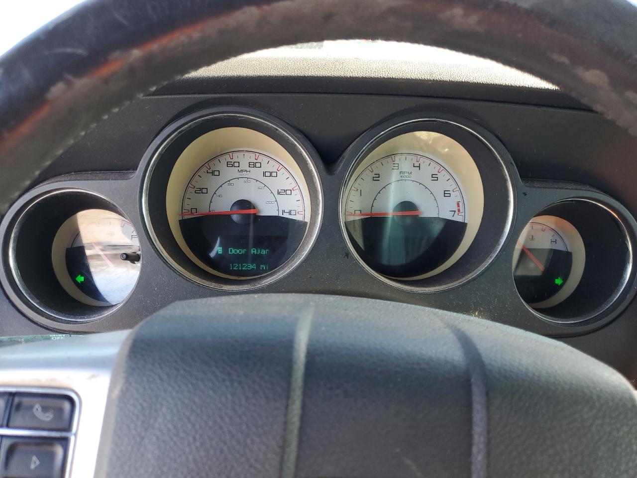 2014 Dodge Challenger - Image 9