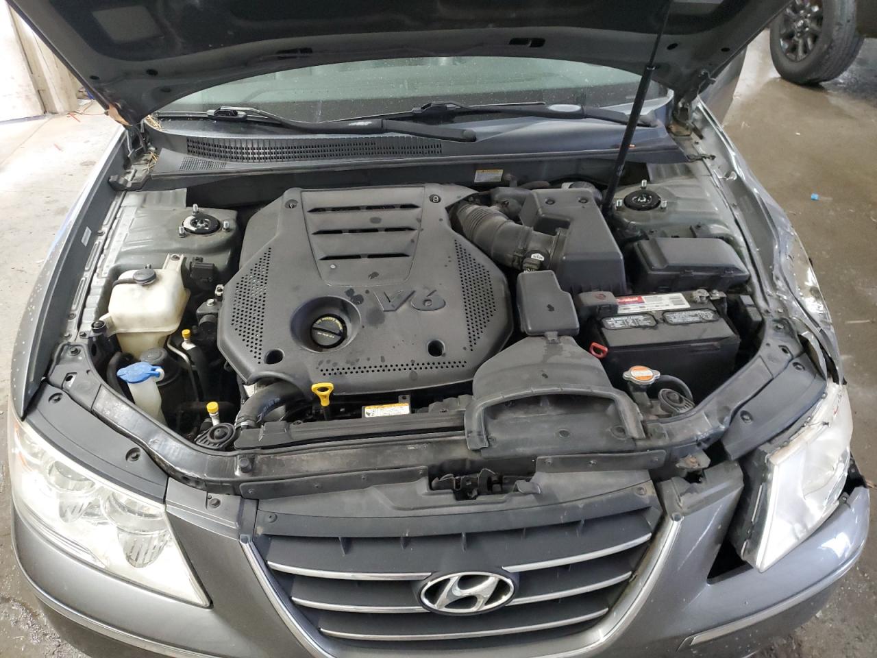 2010 Hyundai Sonata - Image 11