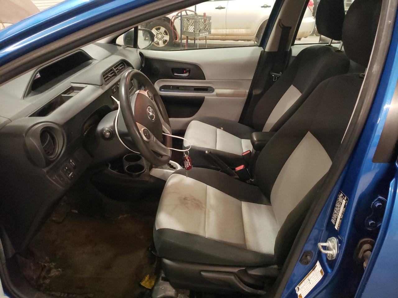 2013 Toyota Prius - Image 7