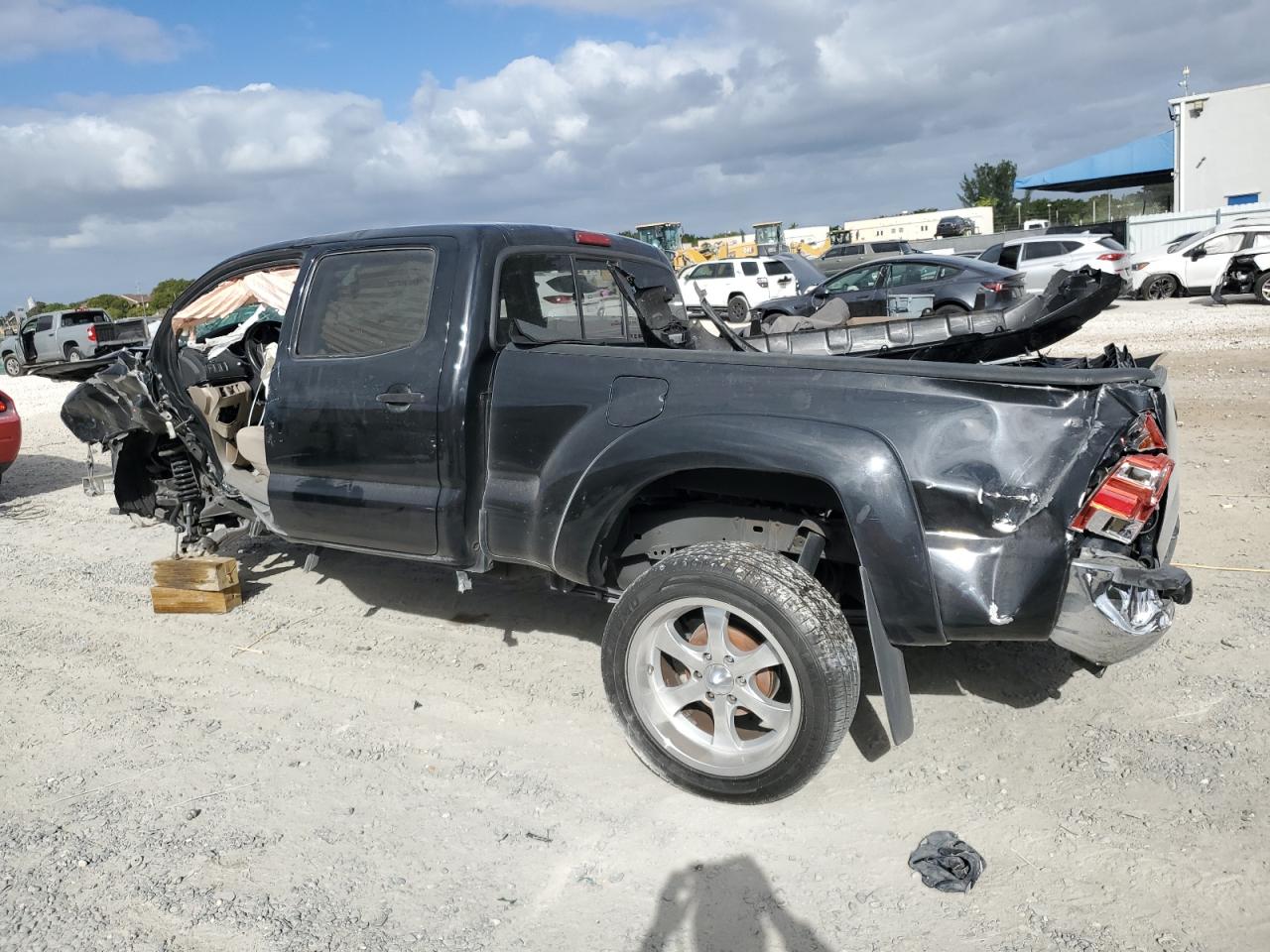 2006 Toyota Tacoma - Image 2