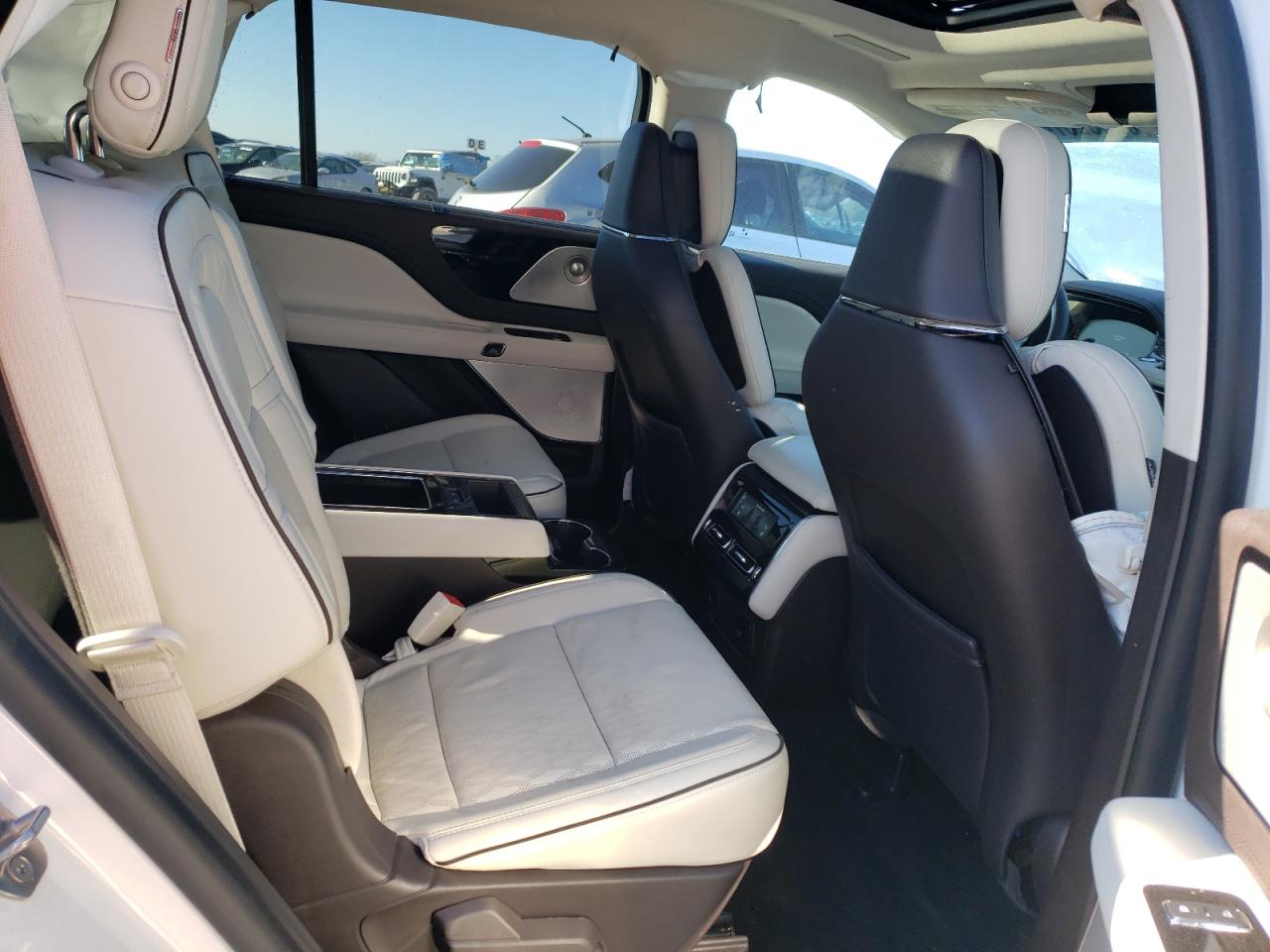 2020 Lincoln Aviator - Image 11
